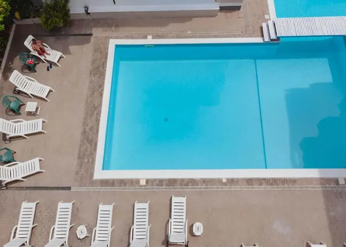 アパート Poolside Escape アルバ・アドリアティカ