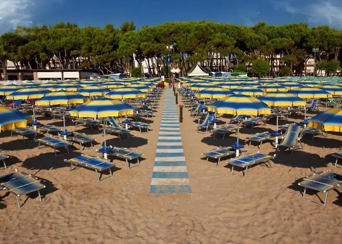 Poolside Escape アパート