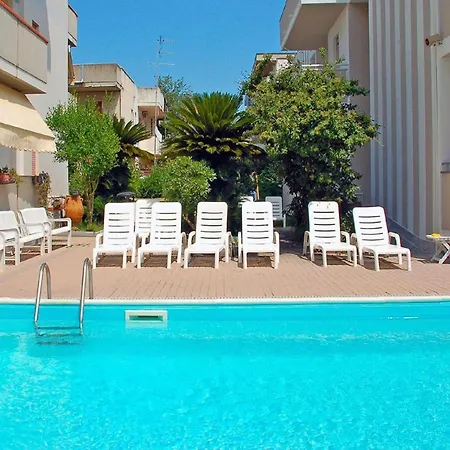 Poolside Escape Apartman