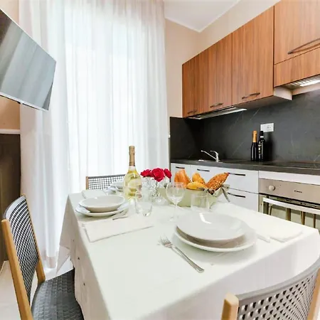 Apartman Poolside Escape