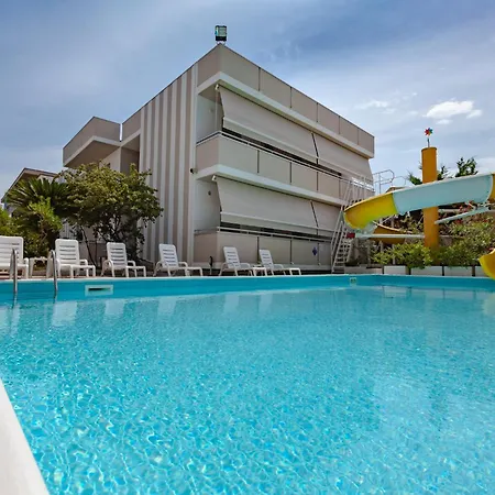Apartamento Poolside Escape Alba Adriatica