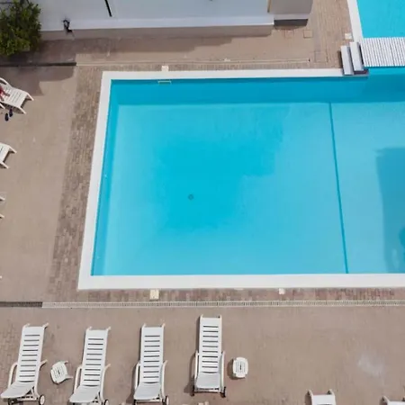 公寓 Poolside Escape 阿尔巴·阿德里亚蒂卡