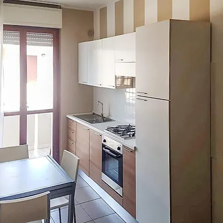 Poolside Escape 阿尔巴·阿德里亚蒂卡