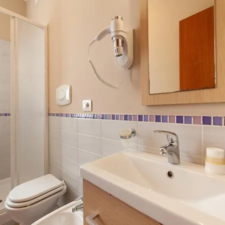 Poolside Escape 公寓