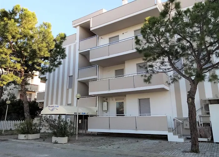 Poolside Escape Apartman *