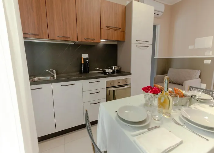 Poolside Escape Apartman *